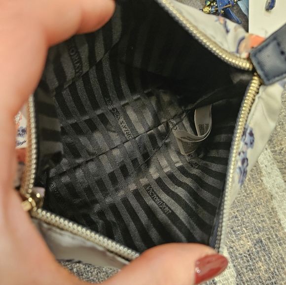 NEW Butterfly & Blues 🦋 Kendra Scott Earrings, VS Cosmetic Pouch + More - Picture 8 of 15